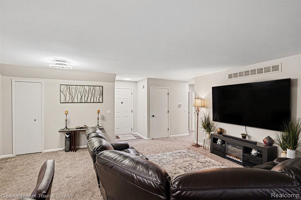 716 S Milford Road, Milford, MI 48381 — Photo 11