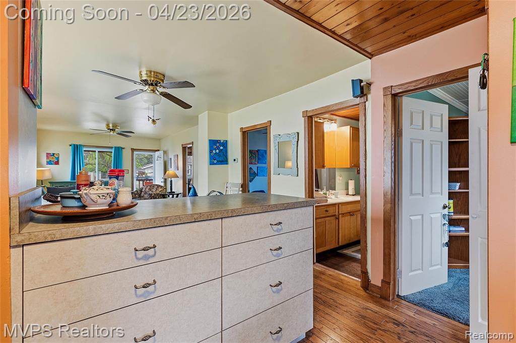 907 Batavia Avenue, Royal Oak, MI 48067 — Photo 9