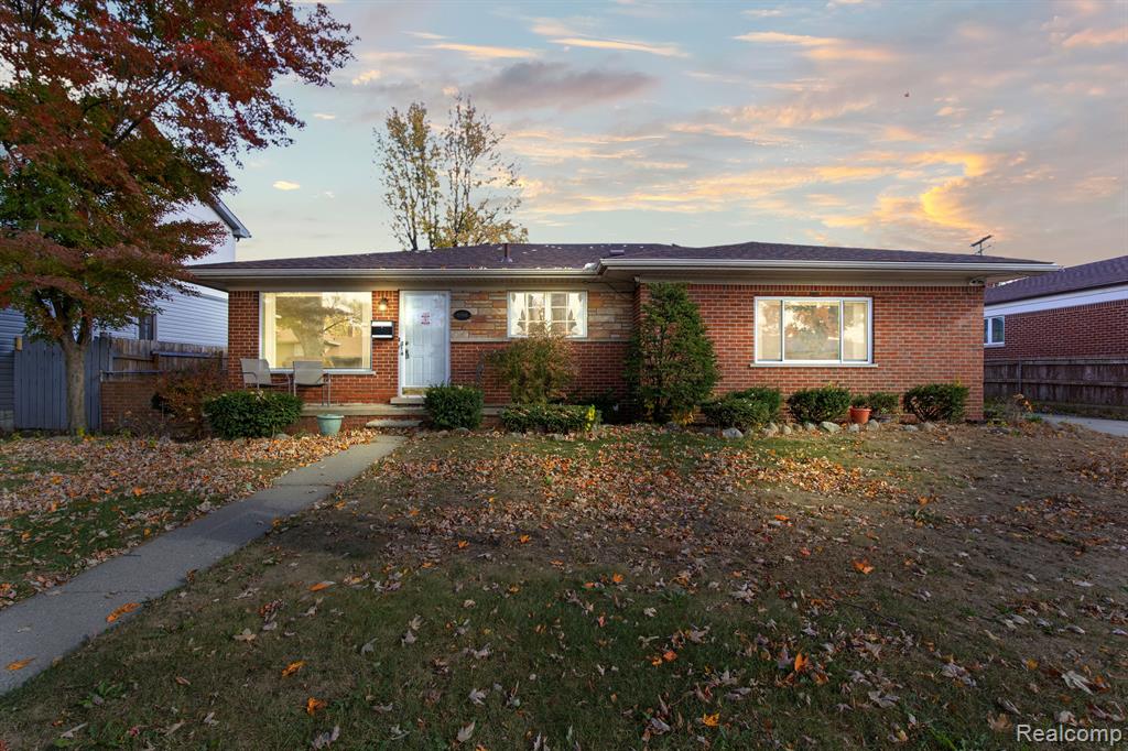 6916 KINMORE Street, Dearborn Heights, MI 48127 — front exterior
