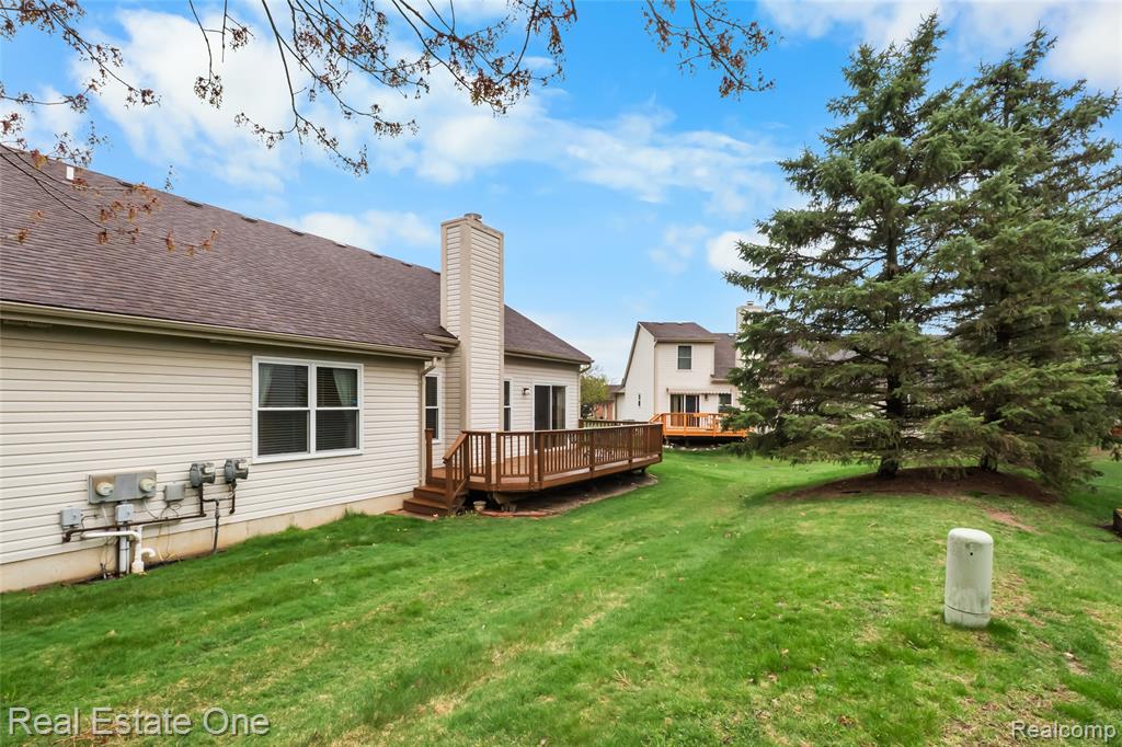 367 N Oak Drive, Commerce Twp, MI 48390 — Photo 6