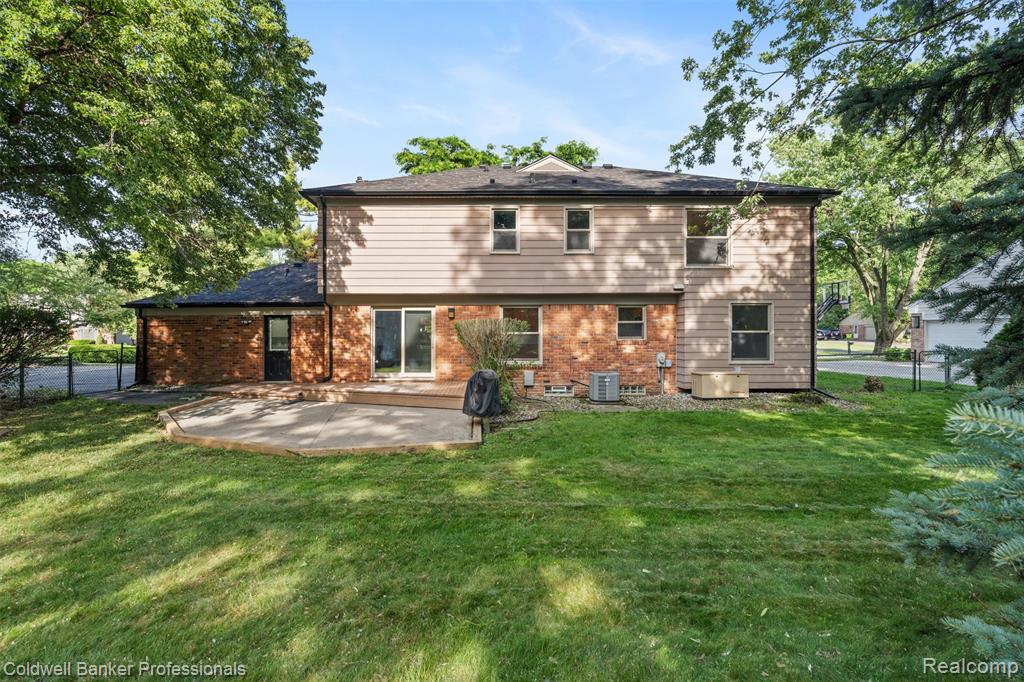 5890 Pinecroft Drive, West Bloomfield, MI — Photo 41