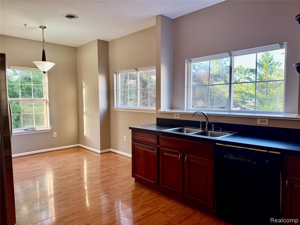 10880 Pardee Road, Taylor, MI 48180 — Photo 9