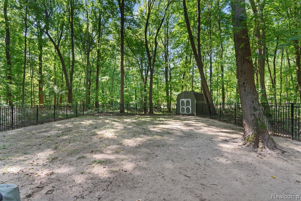 4365 Rose Court, Lake Orion, MI 48362 — Photo 19