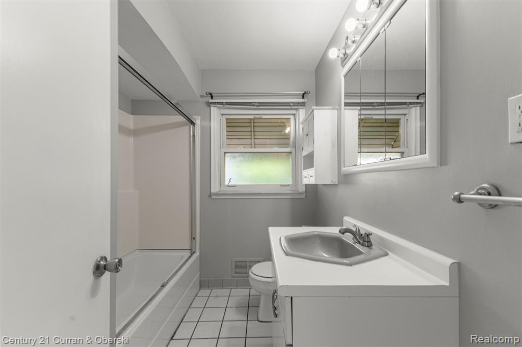 8821 Royal Grand, Redford, MI 48239 — Photo 11