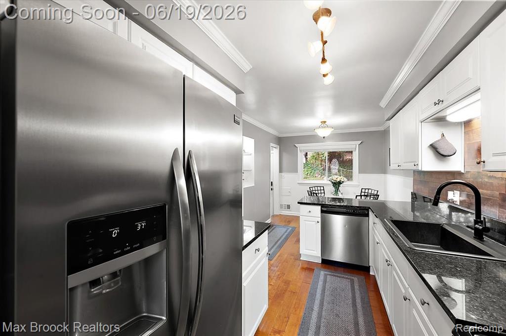 737 Panorama Drive, Milford, MI 48381 — Photo 9