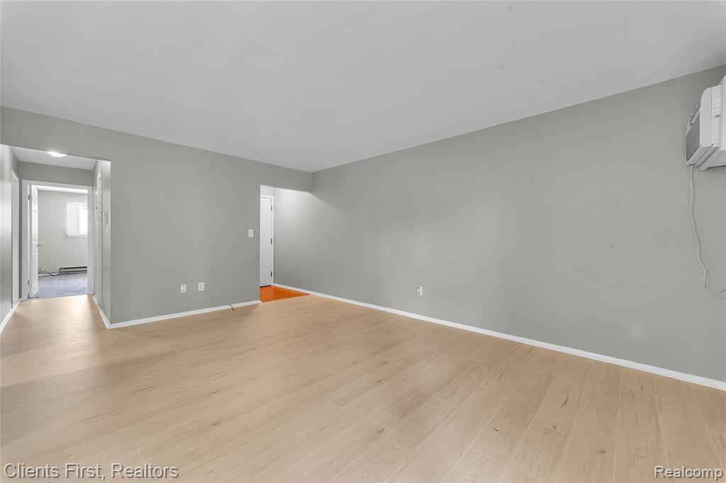 7570 WOODVIEW Street, Westland, MI — Photo 9