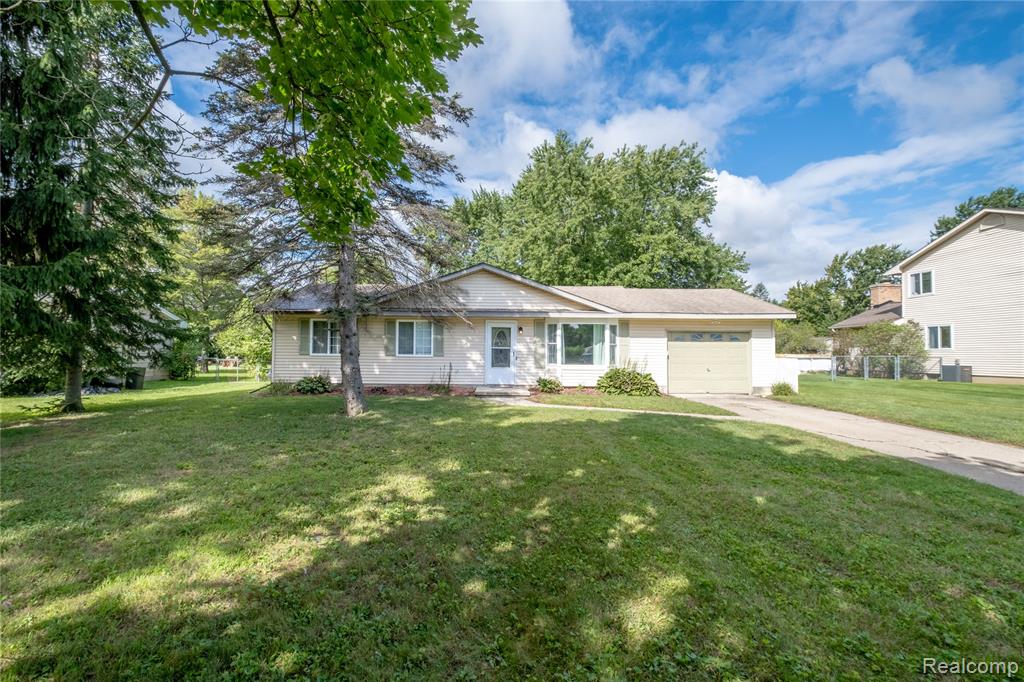 5482 Liberty Bell Road, Grand Blanc, MI 48439 — front exterior