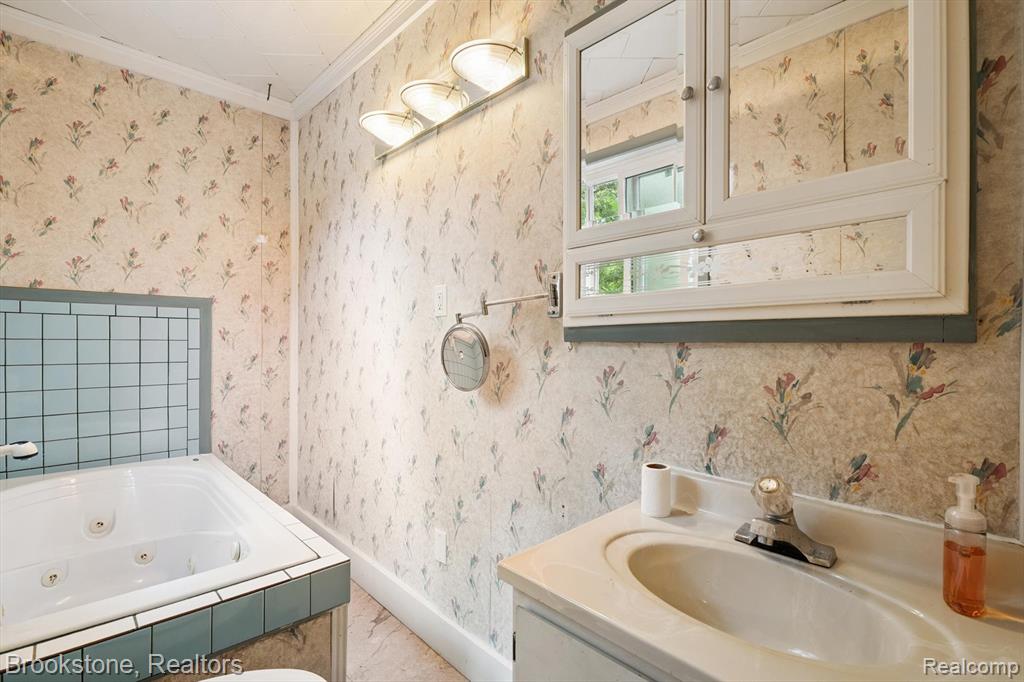 326 S Main Street, Almont, MI 48003 — Photo 29