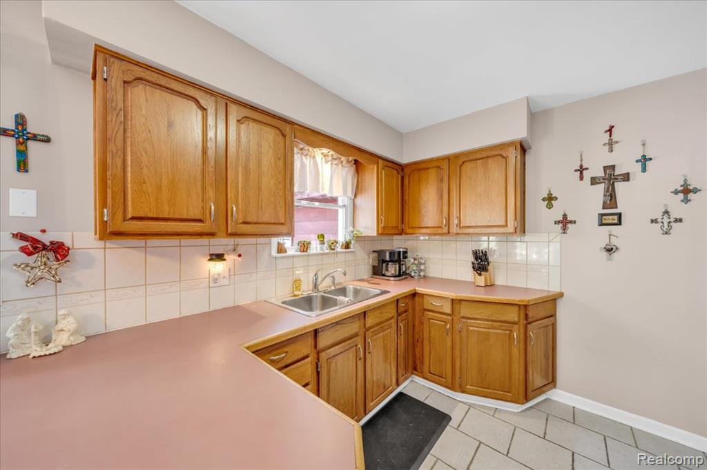 9169 Graytrax Road, Grand Blanc, MI 48439 — Photo 23