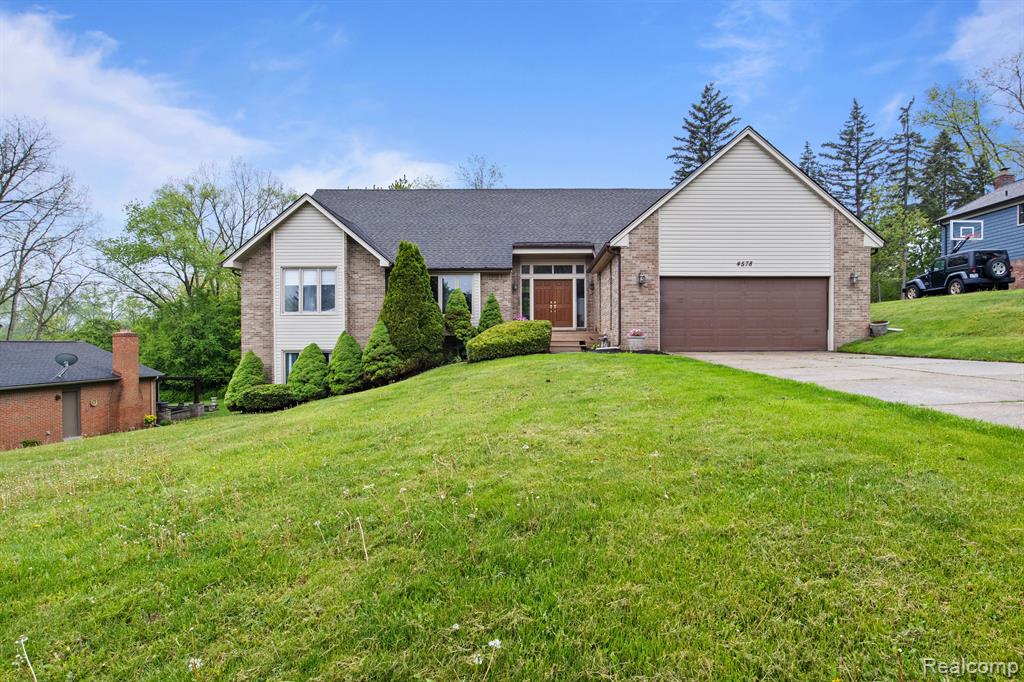 4578 PINE VILLAGE Drive, West Bloomfield, MI 48323 — Photo 4