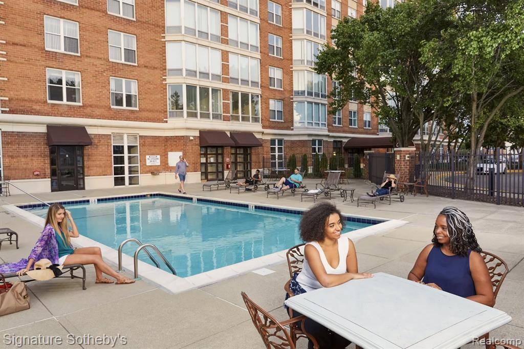 250 E Harbortown Drive, 703, Detroit, MI 48207 — Photo 33
