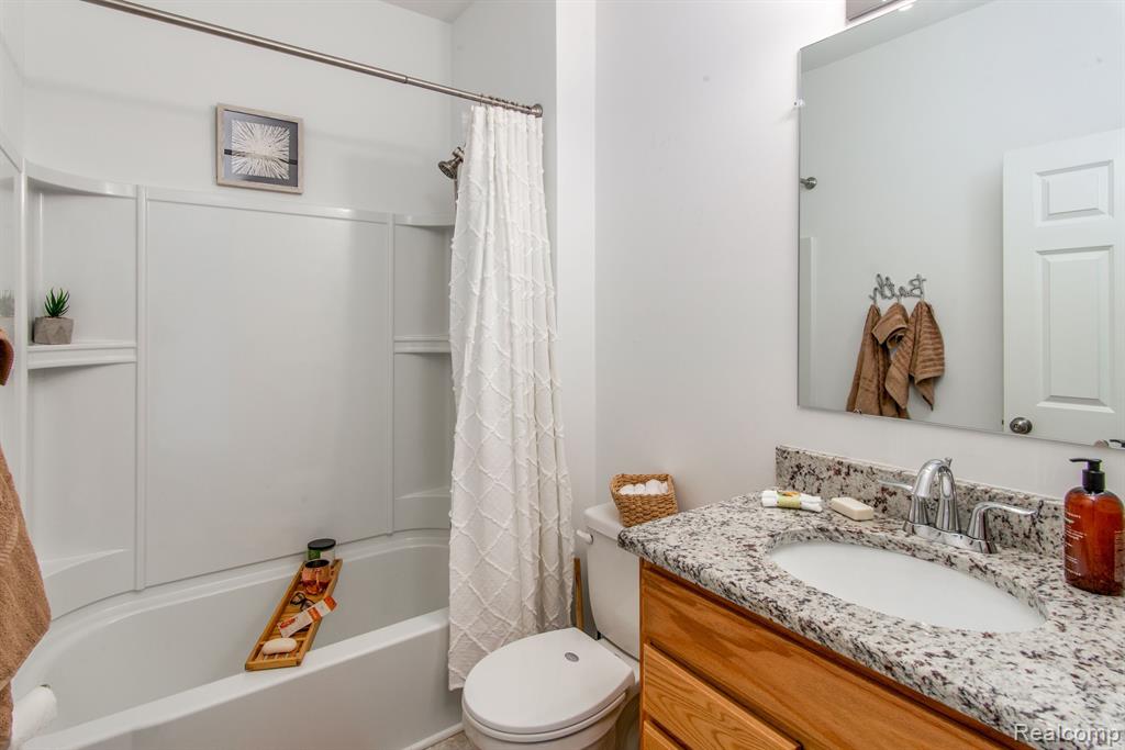 6661 MAPLELAWN Drive, Ypsilanti, MI 48197 — Photo 17