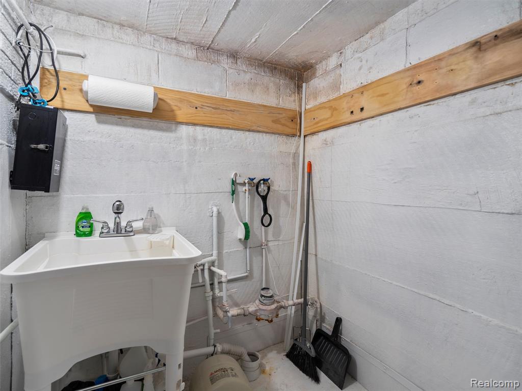 44833 MADDELEIN Street, Clinton Twp, MI 48036 — Photo 23