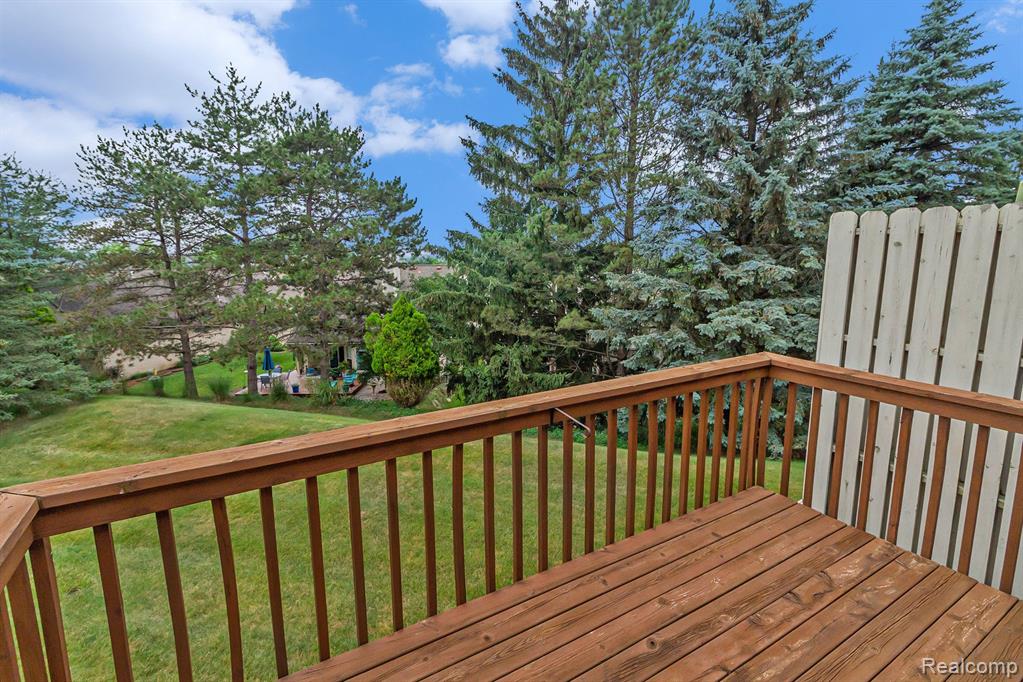 715 WHISPERWOOD Trail, Fenton, MI 48430 — Photo 19