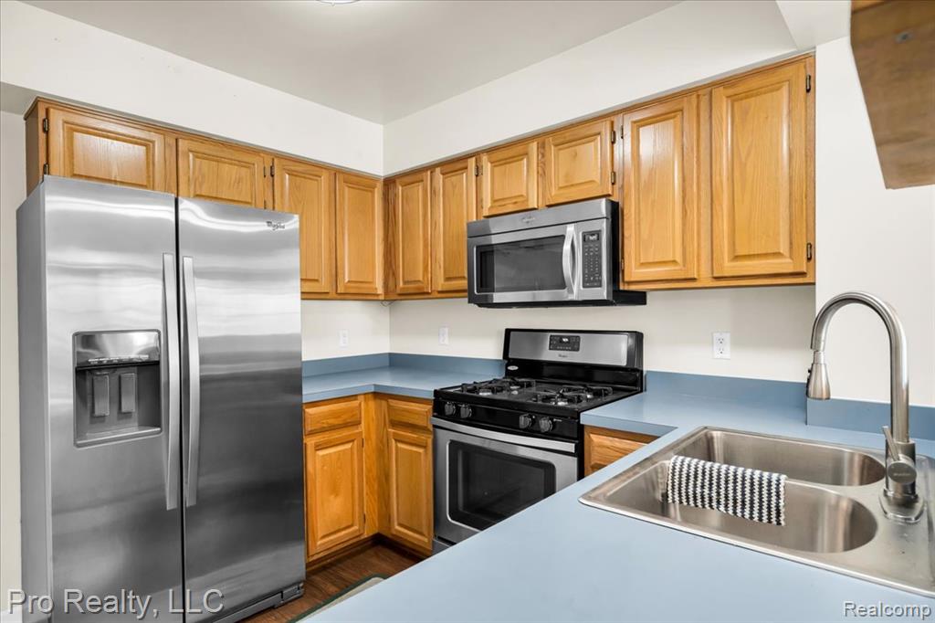 4000 Hunters Circle E, 137, Canton, MI 48188 — Photo 17