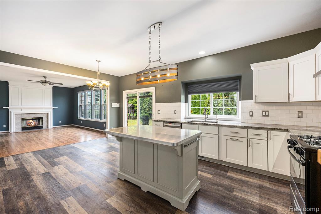 49620 Dunhill Drive, Macomb, MI 48044 — Photo 13
