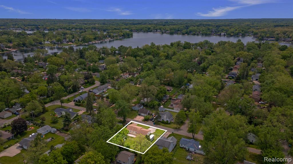 9220 Garden Terrace, Commerce Twp, MI 48382 — Photo 2