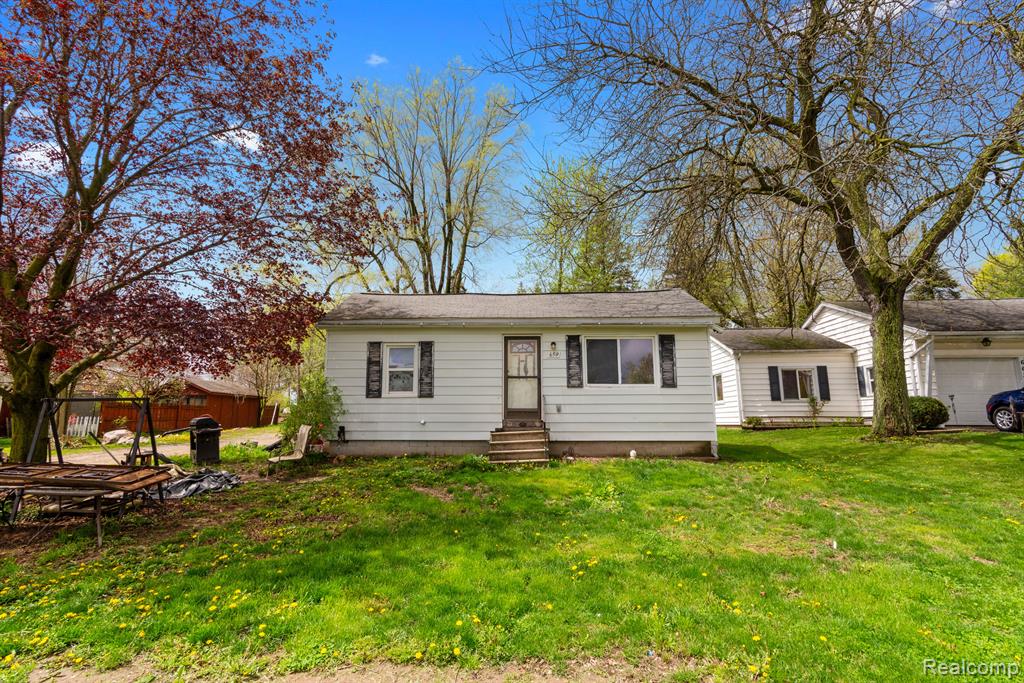 659 N VAN DYKE Road, Imlay City, MI 48444 — Photo 2