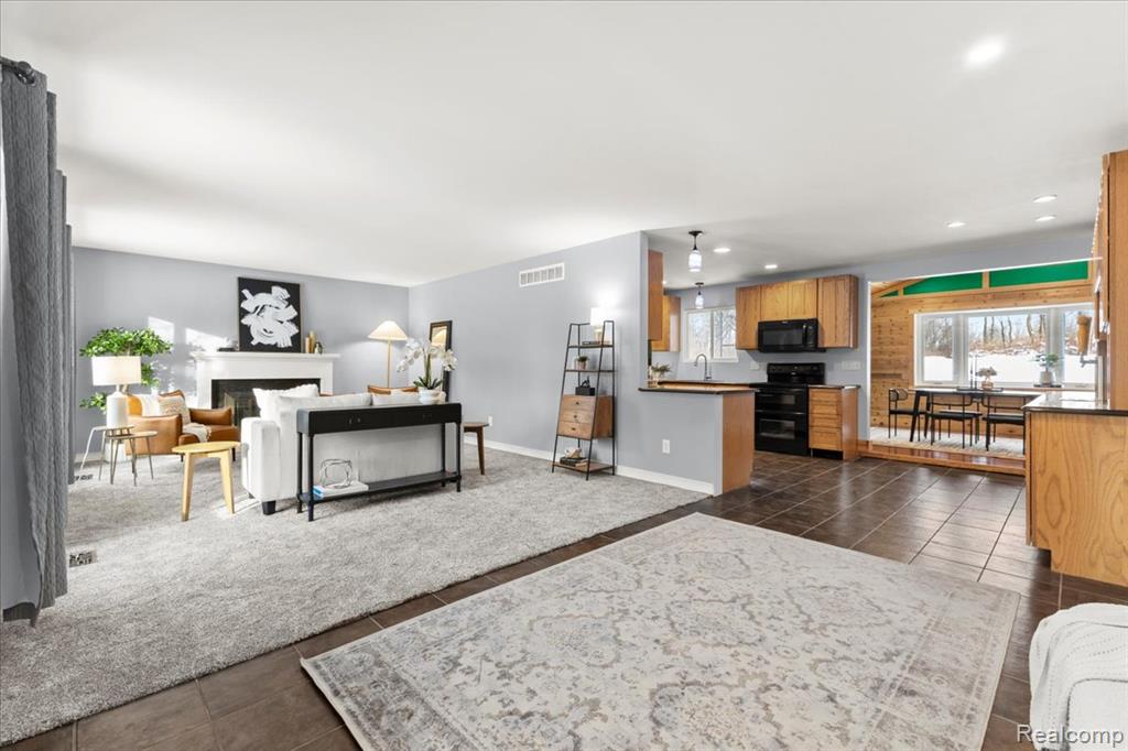 9240 Allen Road, Clarkston, MI 48348 — Photo 11