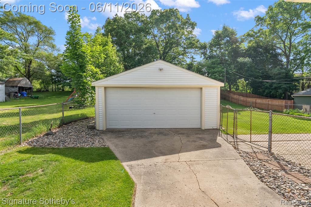954 Panorama Drive, Milford, MI 48381 — Photo 29