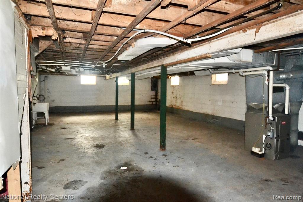 8267 Carlin Street, Detroit, MI 48228 — Photo 35