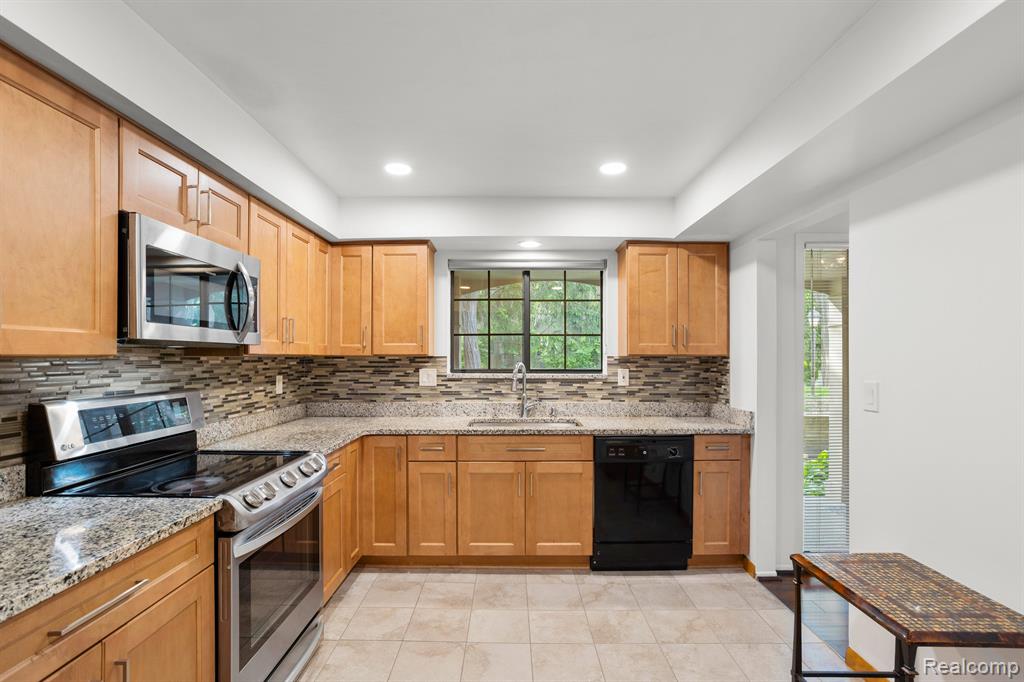 37161 DEER RUN Drive, Farmington Hills, MI 48331 — Photo 6