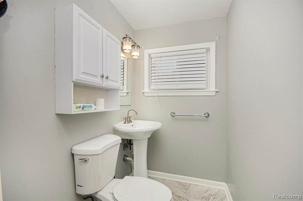 15105 Charles R Avenue, Eastpointe, MI 48021 — Photo 14