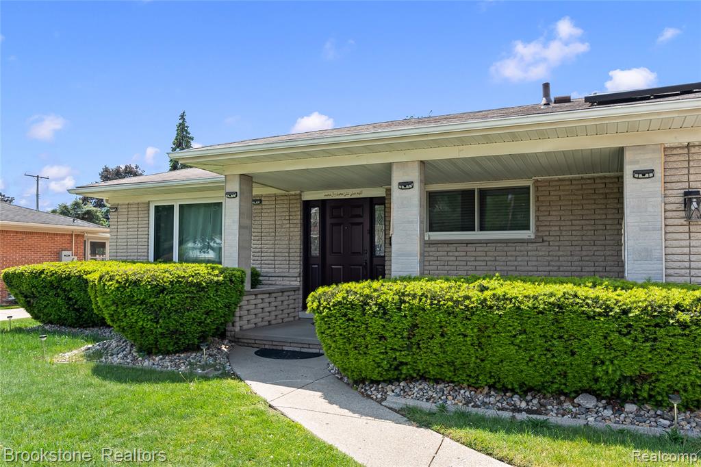 6921 Robindale Avenue, Dearborn Heights, MI 48127 — Photo 4