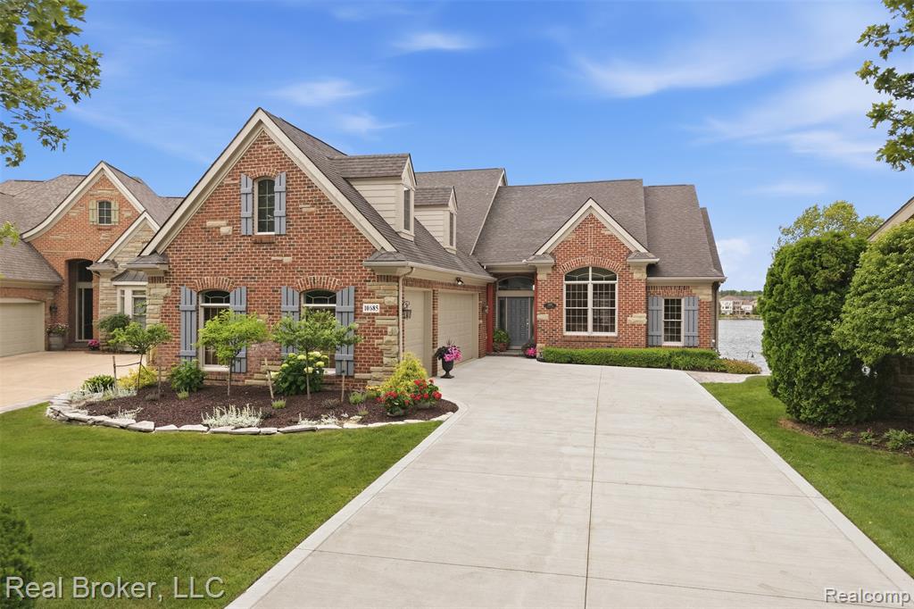 10685 Cliffview Drive, South Lyon, MI 48178