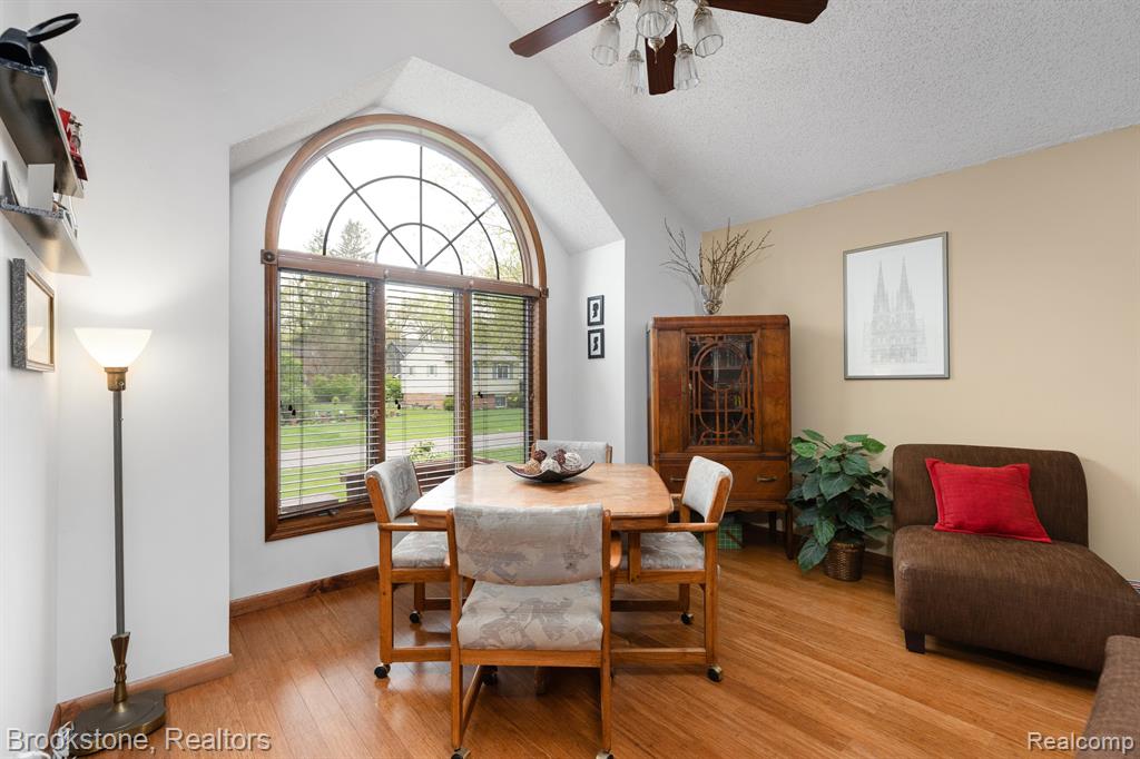 4121 CRYSTAL Street, West Bloomfield, MI 48323 — Photo 8