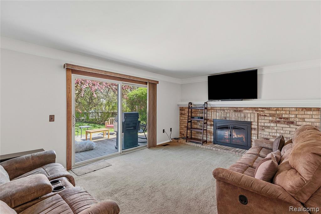 25030 Balsam Drive, Flat Rock, MI 48134 — Photo 4