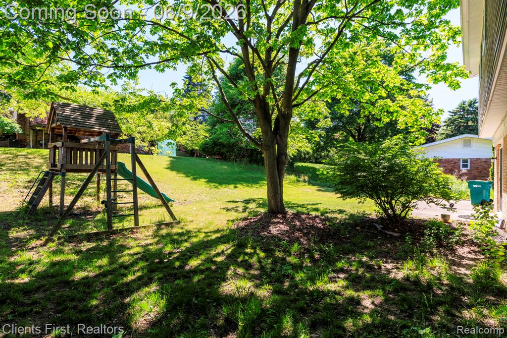 36515 Vicary Lane, Farmington, MI 48335 — Photo 34