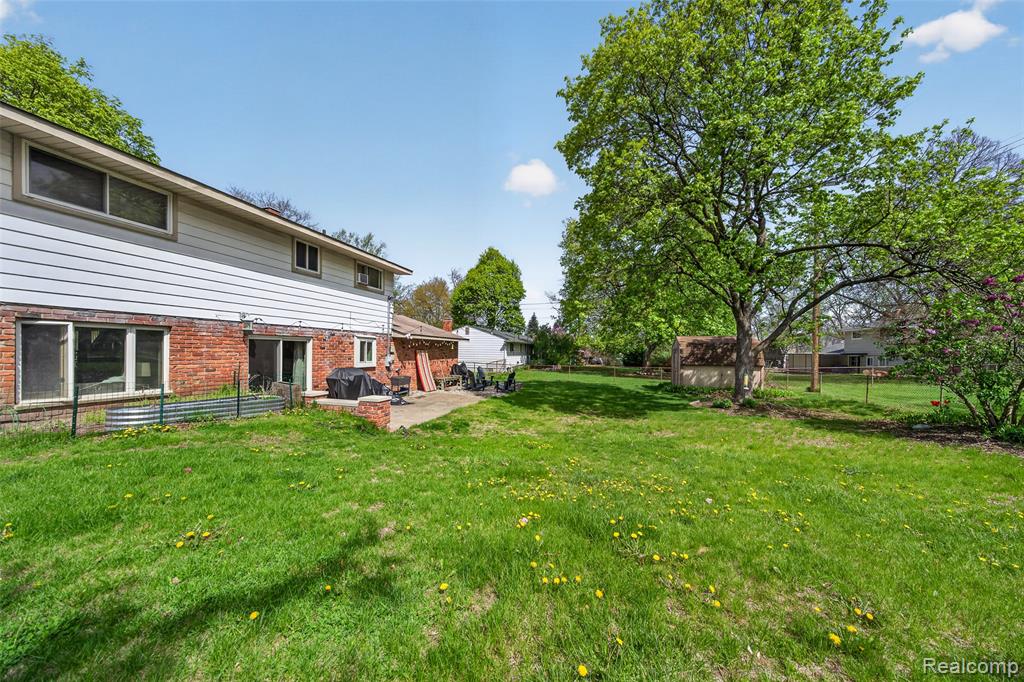 2260 Shankin Drive, Walled Lake, MI 48390 — Photo 24