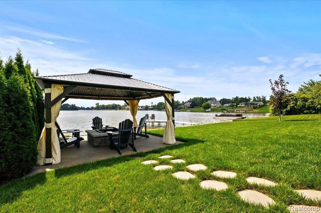 8184 Woodland Shore Drive, Brighton, MI 48114 — Photo 13