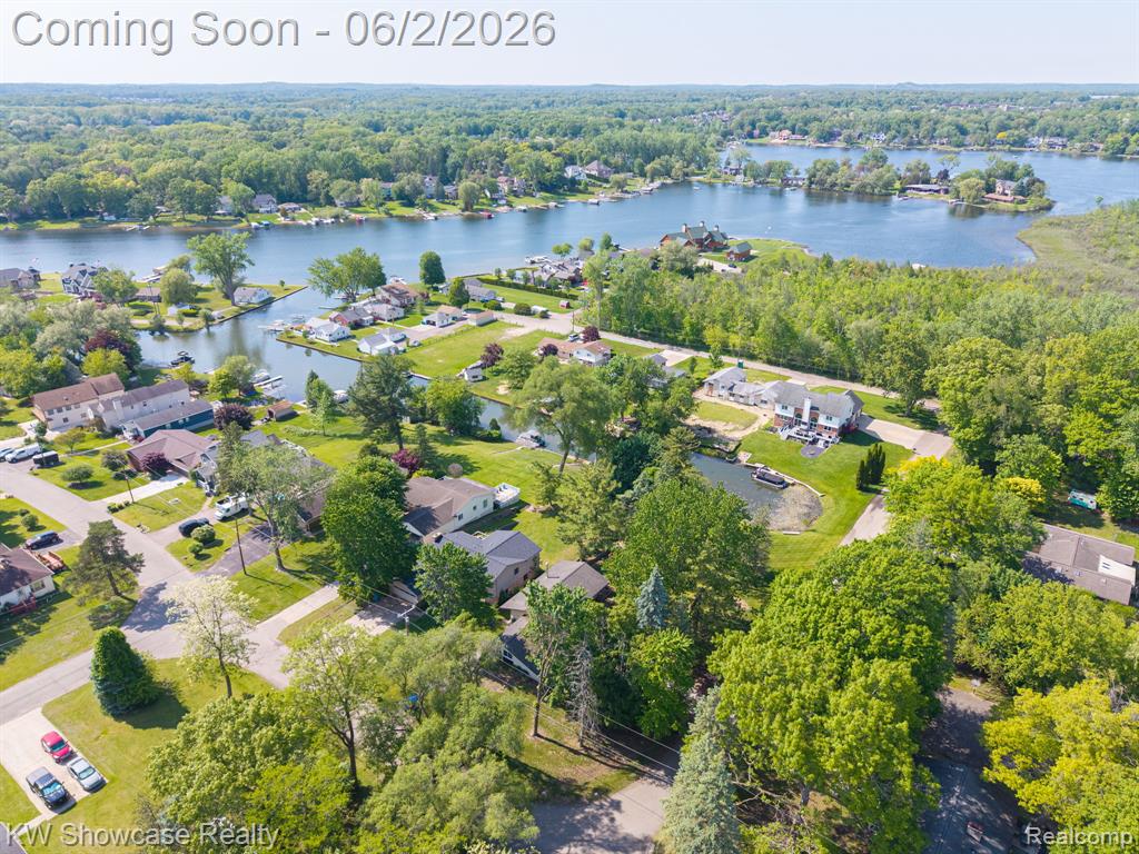 820 Clara Street, Commerce Twp, MI 48390 — Photo 4