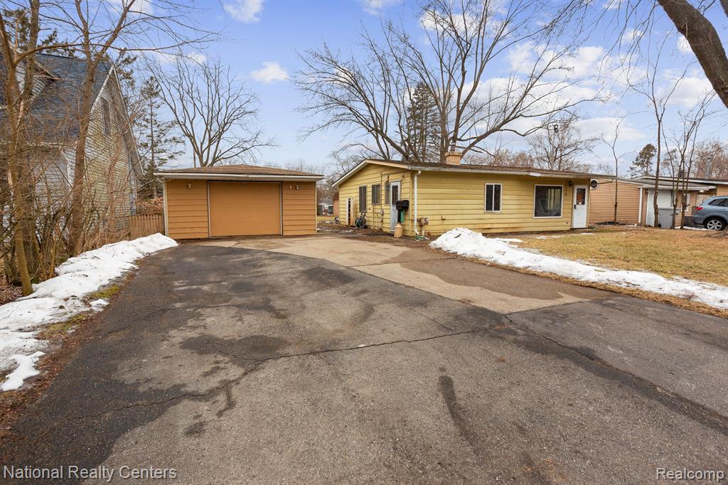 6378 Beth, Brighton, MI 48116 — Photo 21