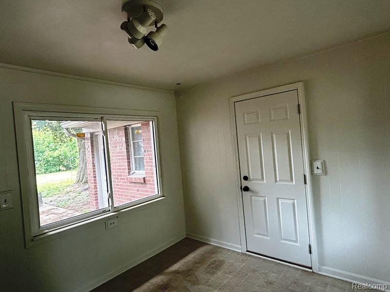 817 N DORCHESTER Avenue, Royal Oak, MI 48067 — Photo 17