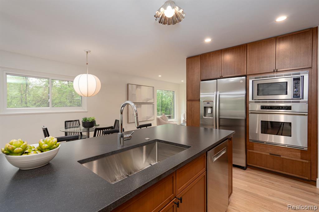 1907 Raymond Place, Bloomfield Hills, MI 48302 — Photo 11