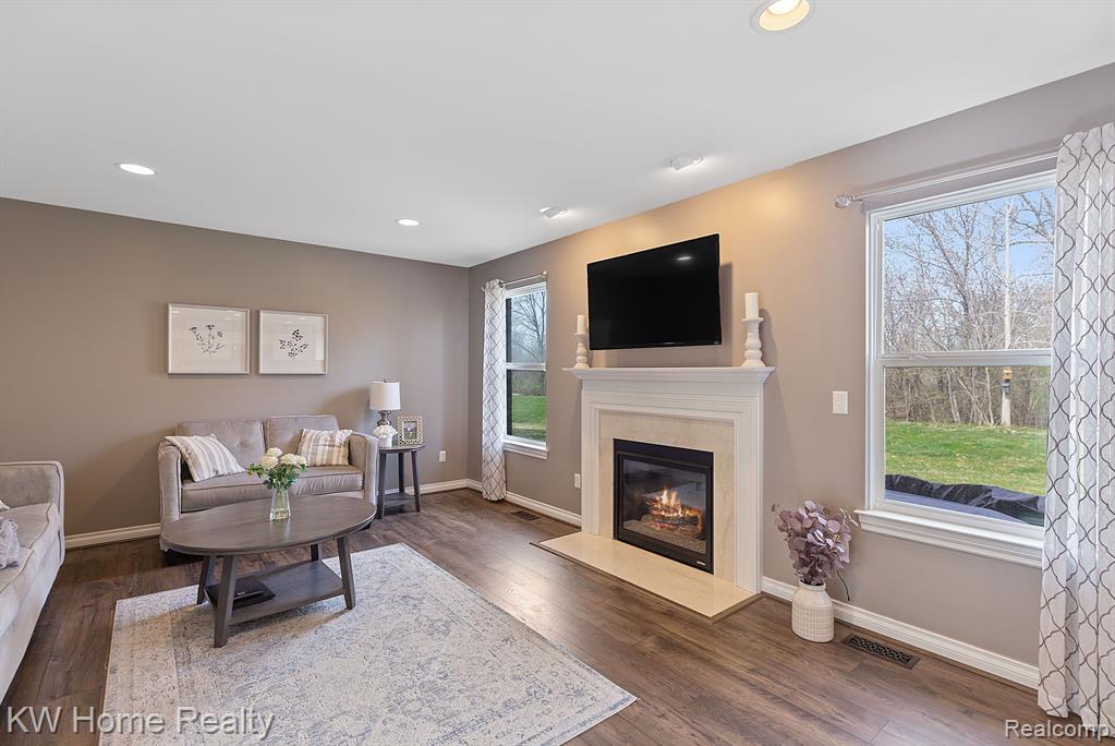 28642 OAKMONTE Circle W, New Hudson, MI 48165 — Photo 13