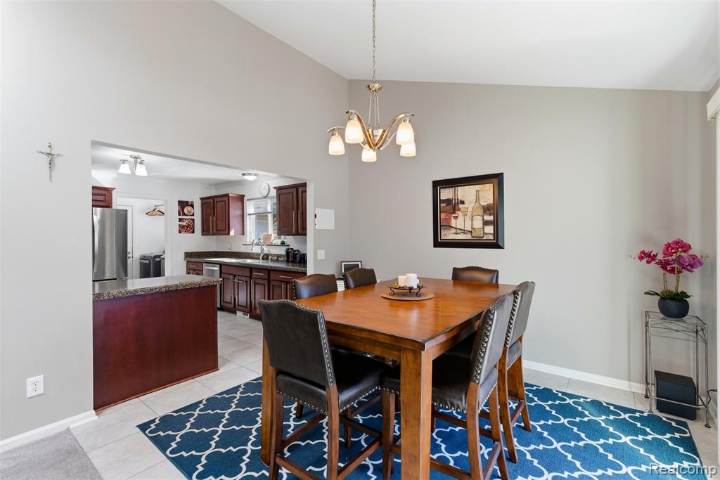 9140 Lakewood Drive, Whitmore Lake, MI 48189 — Photo 10