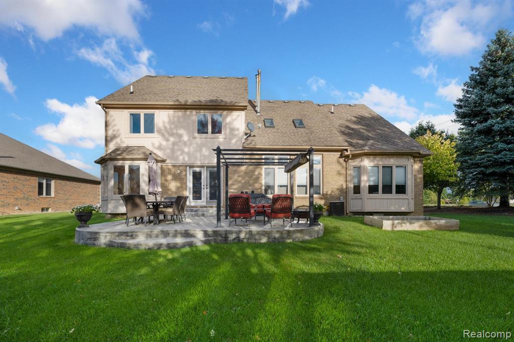 45021 Riverwoods Drive, Macomb, MI 48044 — Photo 9