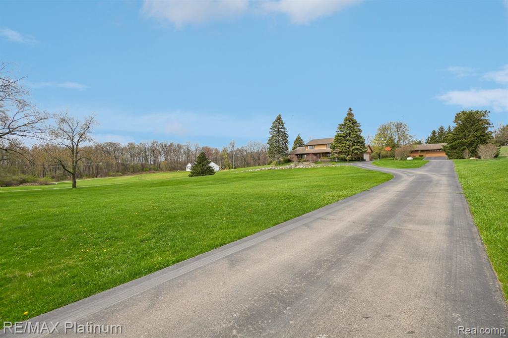 555 Crawford Farm Lane, Milford, MI 48380 — Photo 59