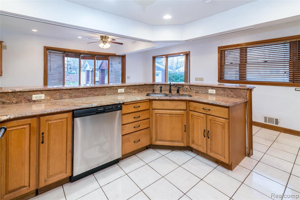 30000 Oakgrove Street, Saint Clair Shores, MI 48082 — Photo 41