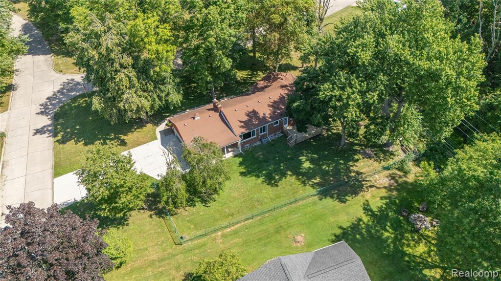 8293 Woodcrest Drive, Grosse Ile, MI 48138 — Photo 36
