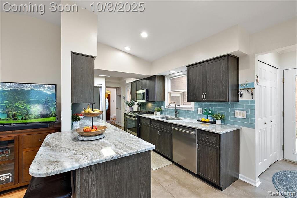 13154 Kingston Avenue, Huntington Woods, MI — Photo 18