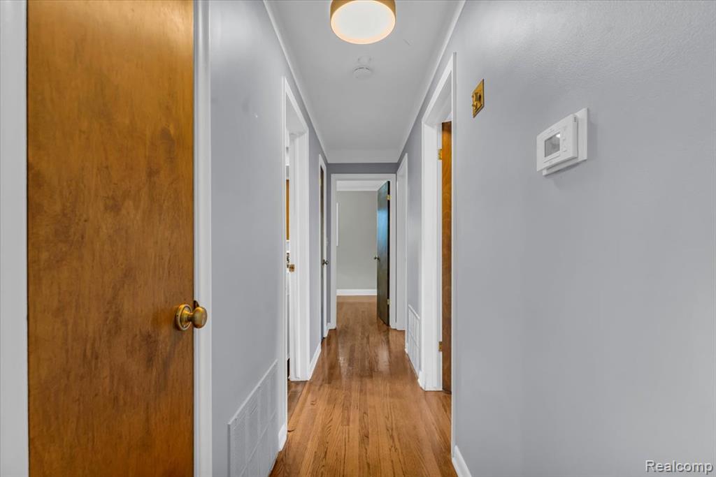 6710 Laurelton, Clarkston, MI — Photo 17