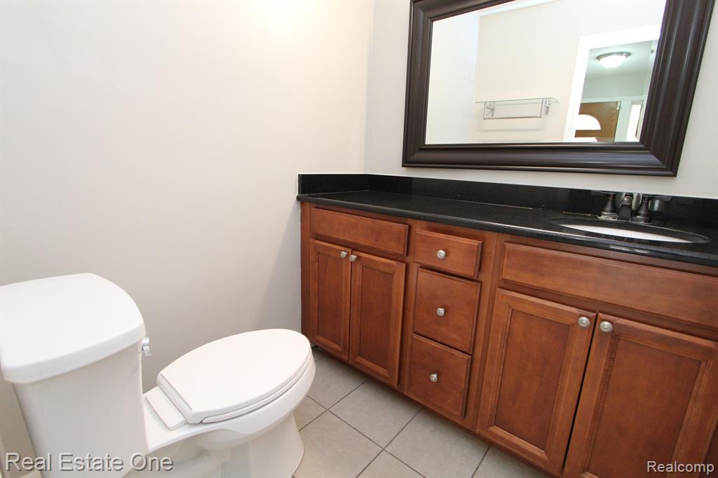 7404 PEBBLE POINT, West Bloomfield, MI — Photo 12