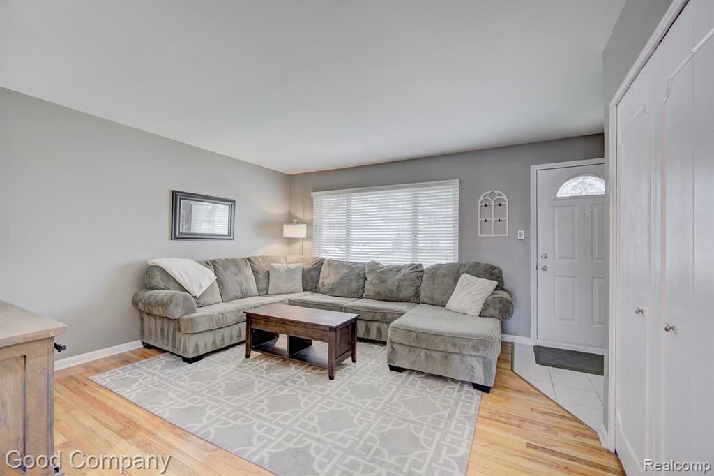 576 LANGLEY Boulevard, Clawson, MI — Photo 3