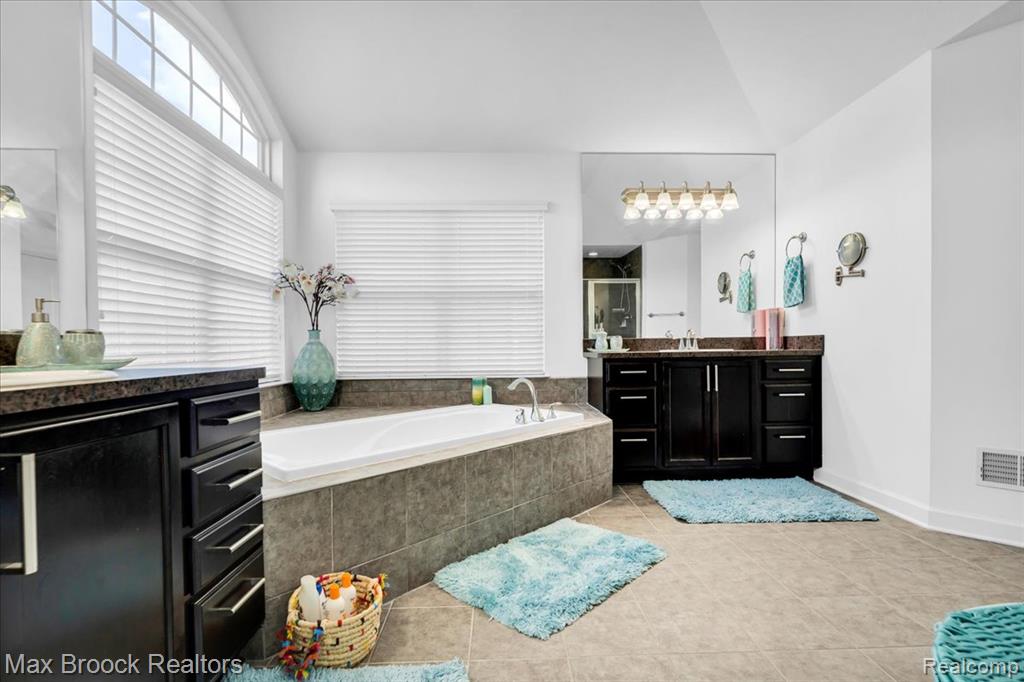 27023 Ladbroke Street, Novi, MI — Photo 28