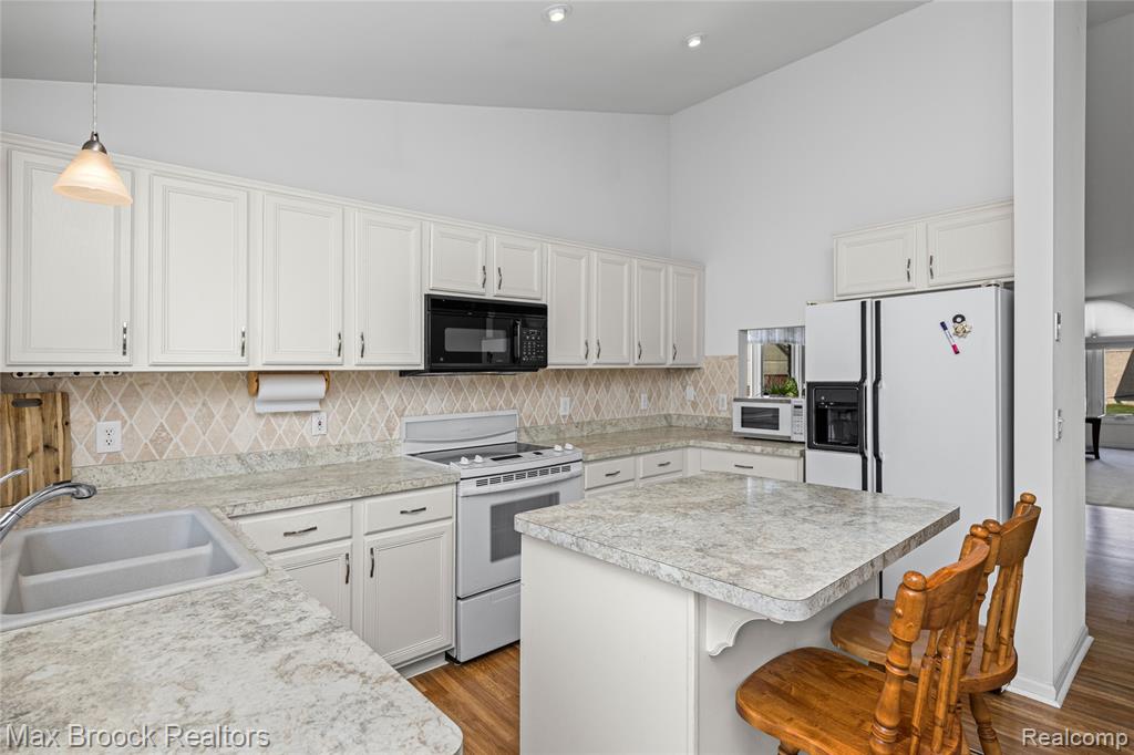 35263 Kings Forest Boulevard, Clinton Twp, MI 48035 — Photo 14